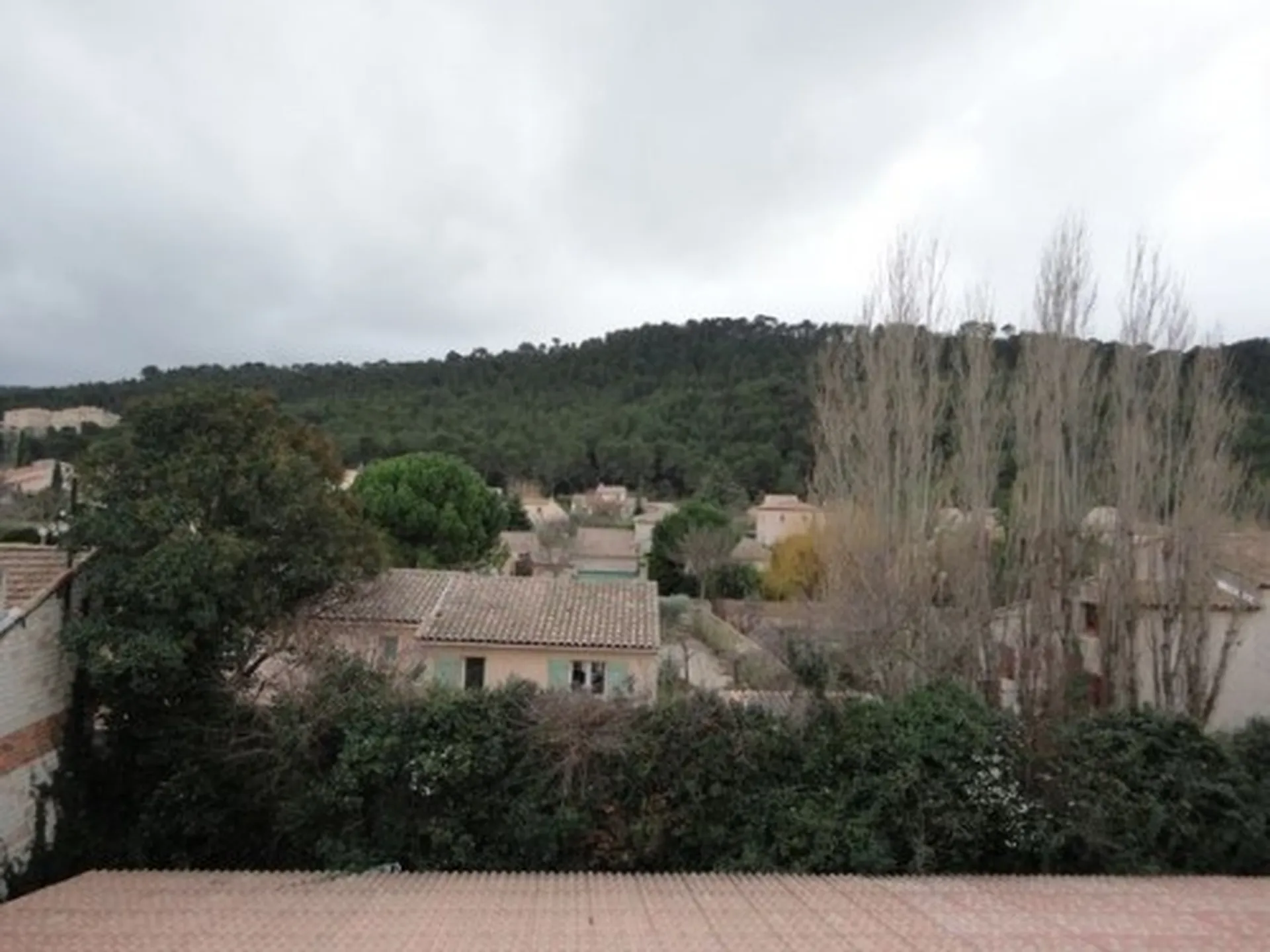 Vente appartement Roquefort La Bédoule avec grand balcon, cave et garage