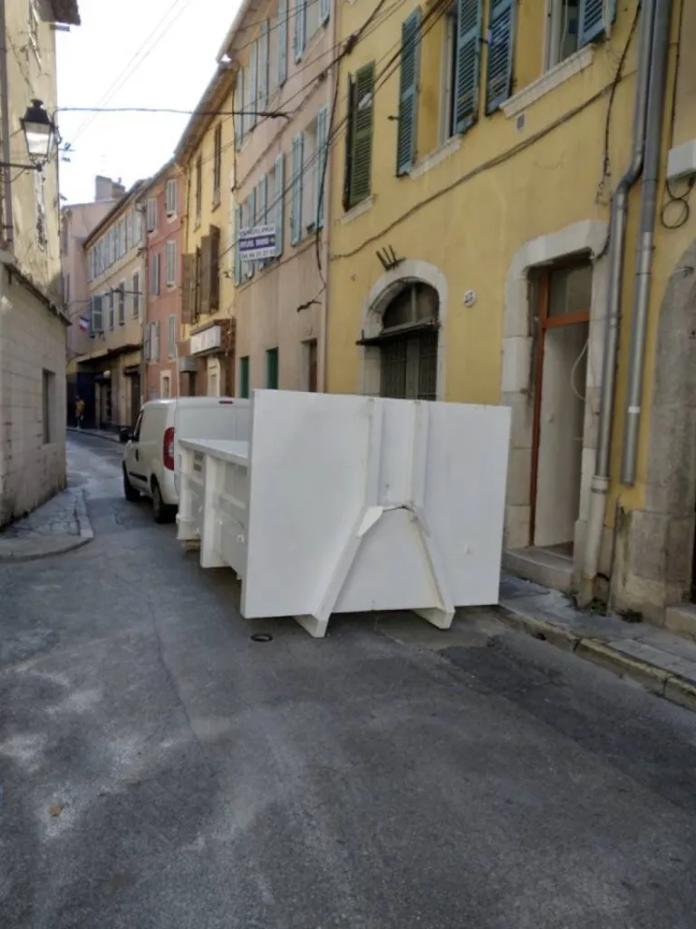 Louer une benne pour débarrasser une maison sur Brignoles dans le Var