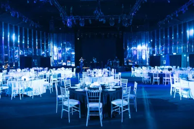 Une Bar Mitzvah chic et festive organisée par une wedding planner dans un Théâtre à Milan en Italie