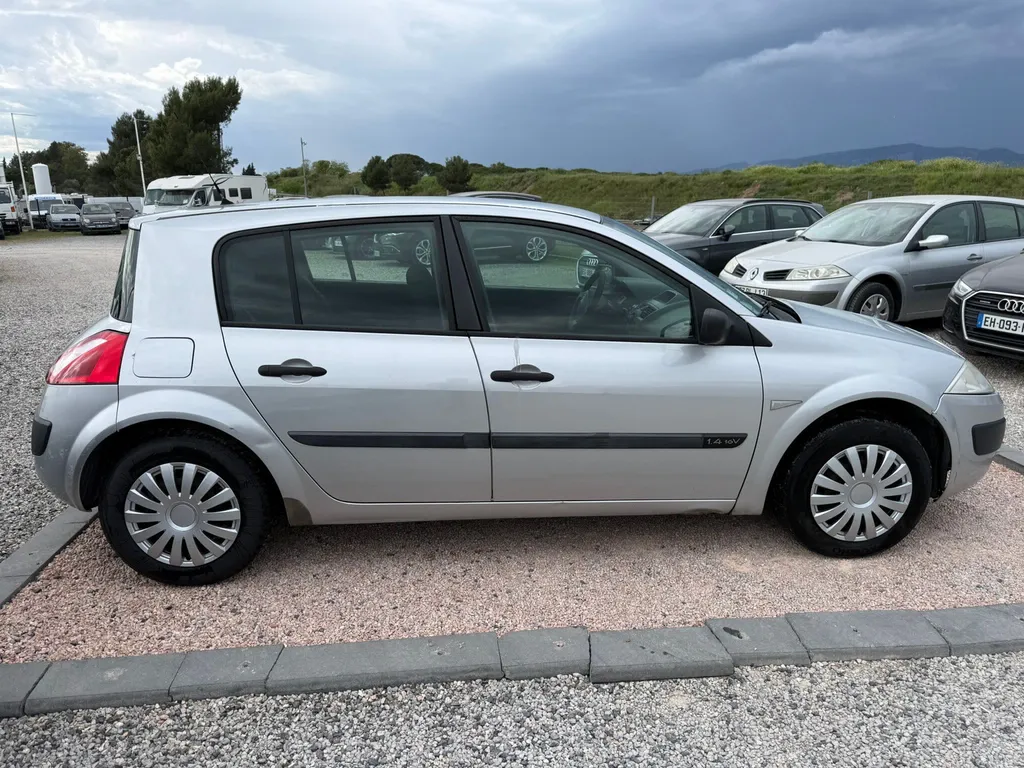 REnaut Mégane II 1.4 98CV 5 Portes