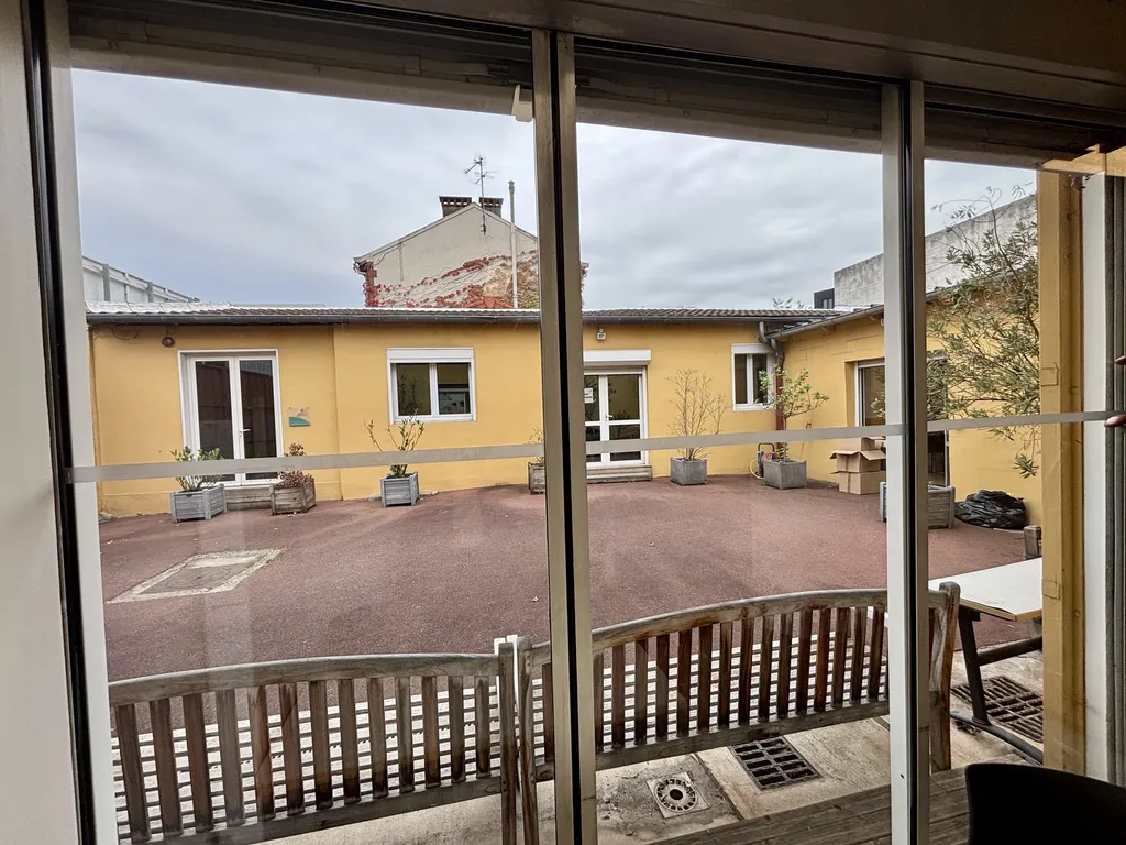 Location - Local commercial 440 m², La Boule, Rue des Venêts 92000 NANTERRE