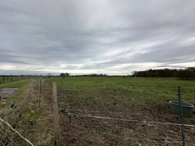 VENDU Terrain à lotir non viabilisé de 890 m² sur la commune de PETIT-CAUX, en Normandie.