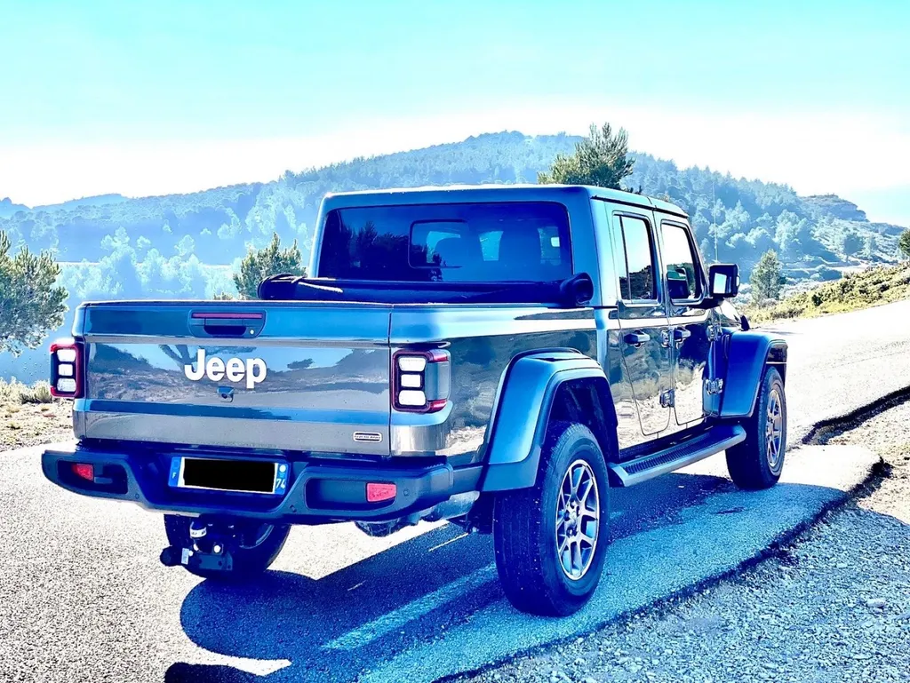 Jeep Marseille personnalisation du Gladiator à Carnoux Platinum Carrosserie