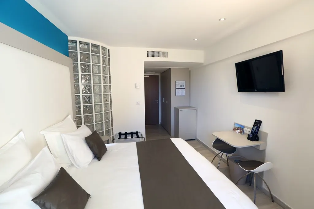 Hôtel en bord de mer.  Chambre climatisée 