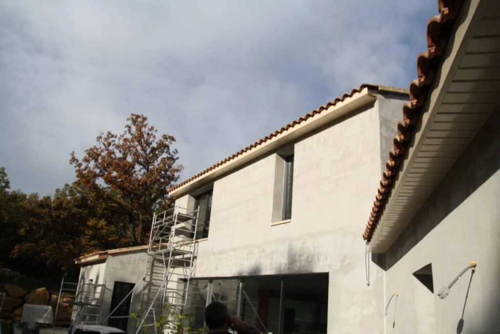 Choisir le système d'évacuation des eaux pluviales pour une maison neuve à Bagnols sur Cèze dans le Gard