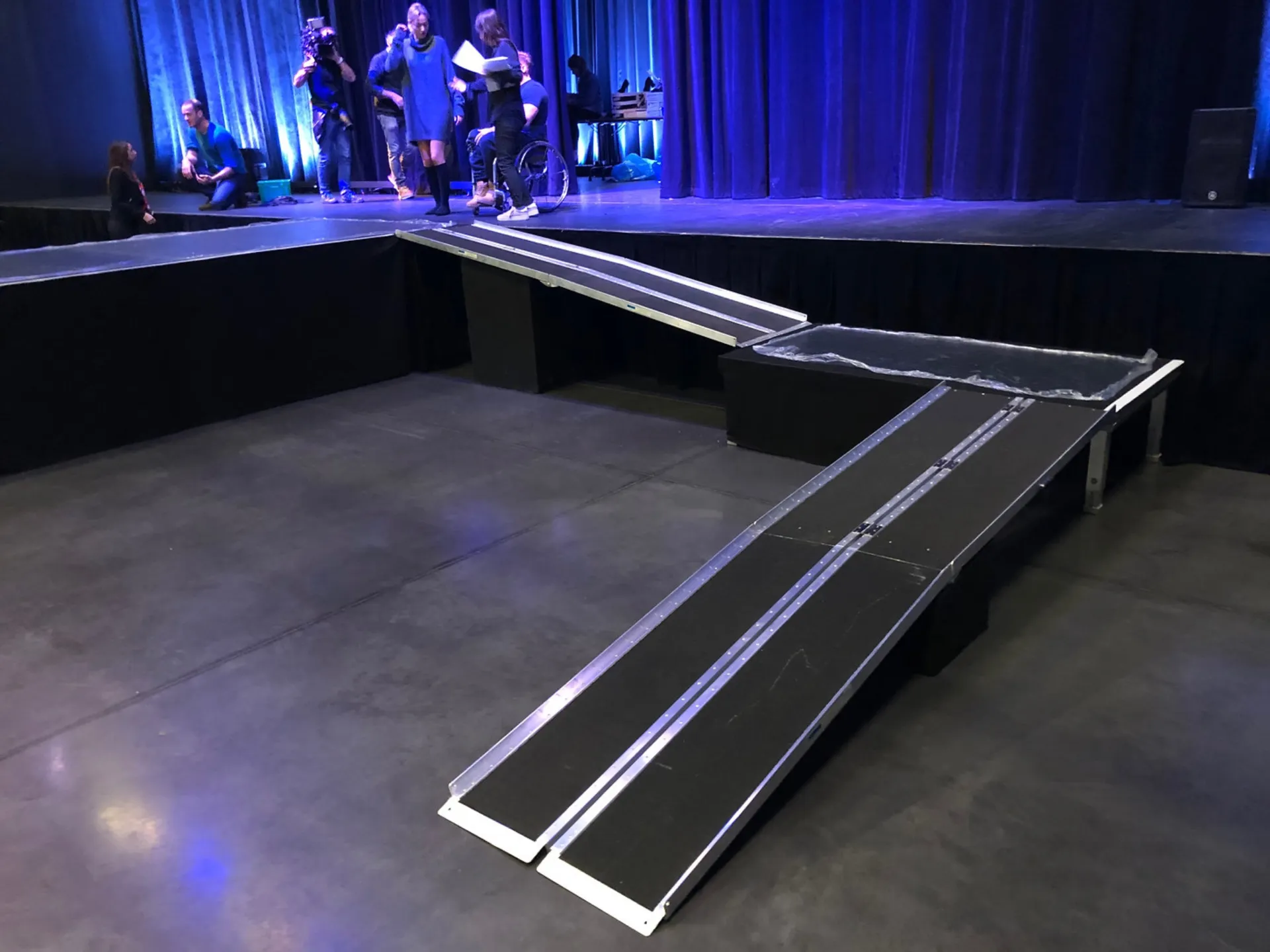 SUPPORT SOUTIENS RAMPE ACCES PMR 50 A 100 CM