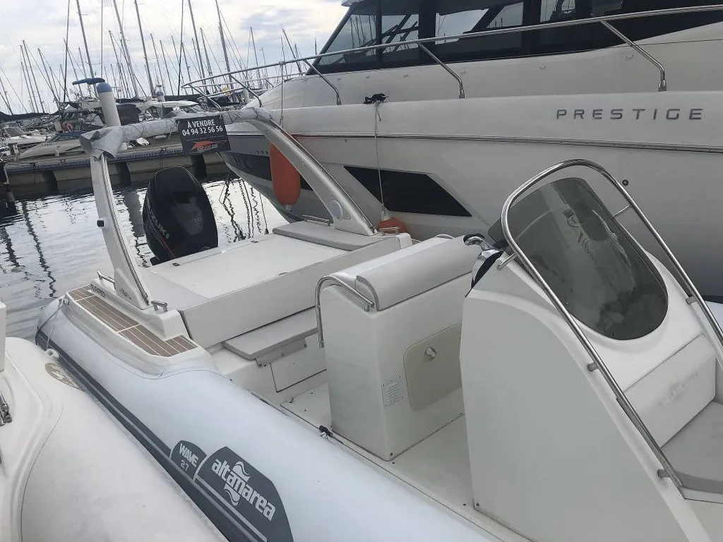 vends semi rigide avec moteur 300 Cv proche de toulon et marseille 