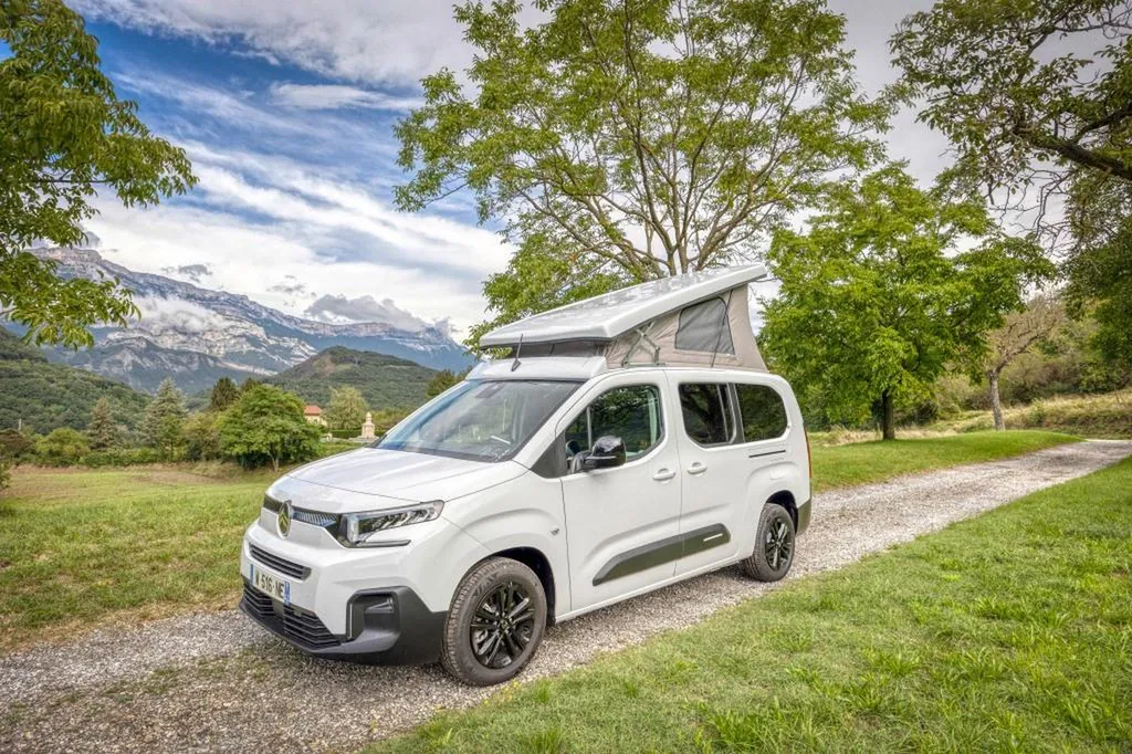 Pose de toit relevable pour Berlingo et Rifter Long à Lyon : installation par spécialiste dans le Rhône