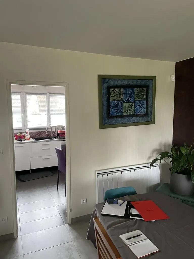 Cloison en brique séparant cuisine et séjour avant création de verrière dans cet appartement à Lyon