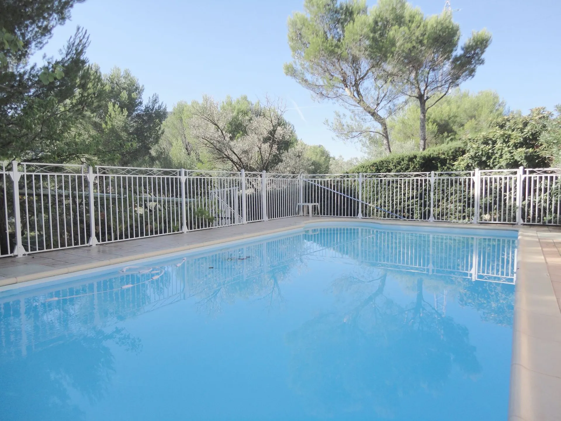 belle maison 4 Roquefort La Bédoule de plain pied au calme dans quartier recherché