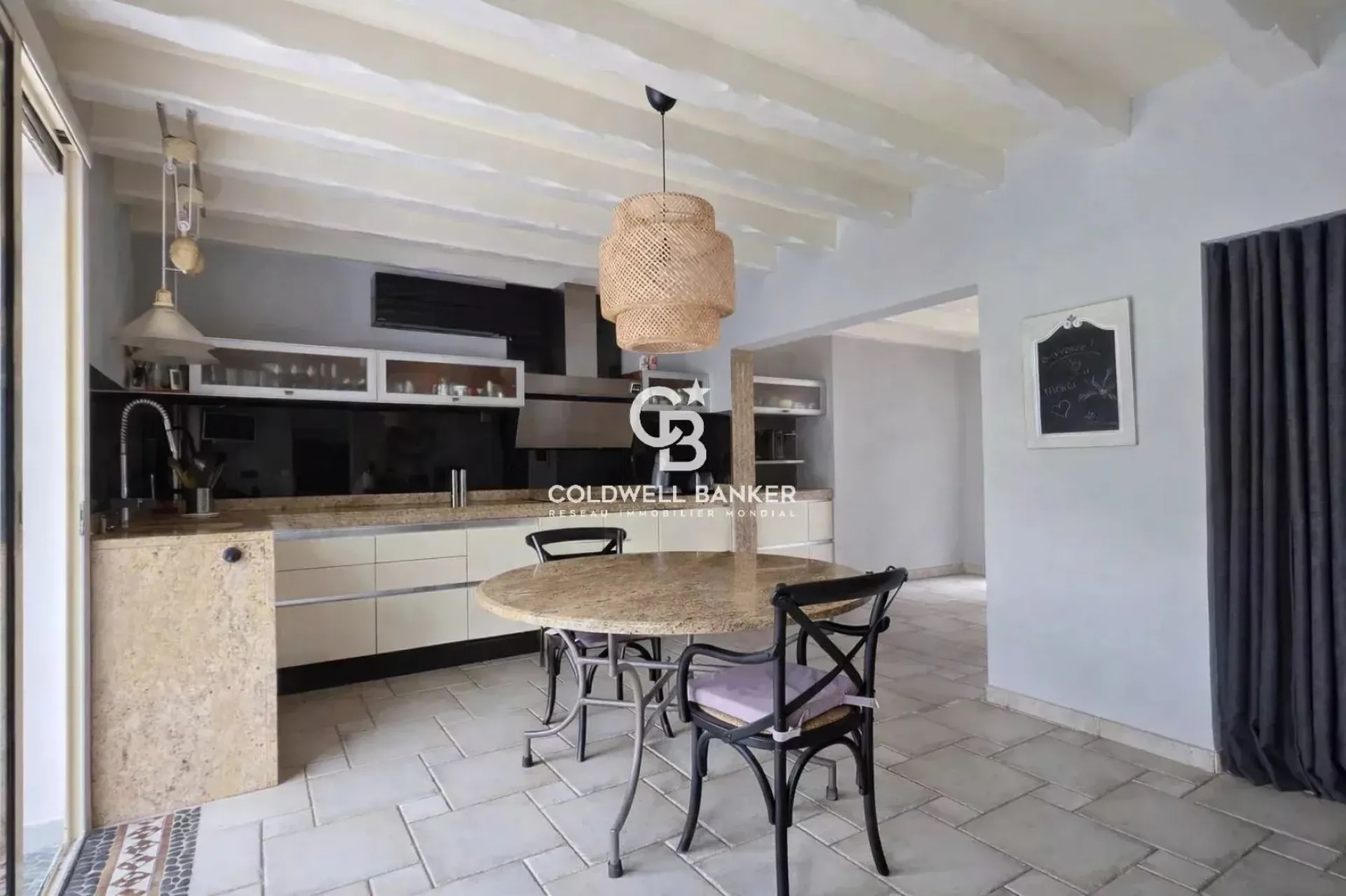 propriété avec 5 chambres et studio indépendant proche gare La Suze-sur-Sarthe