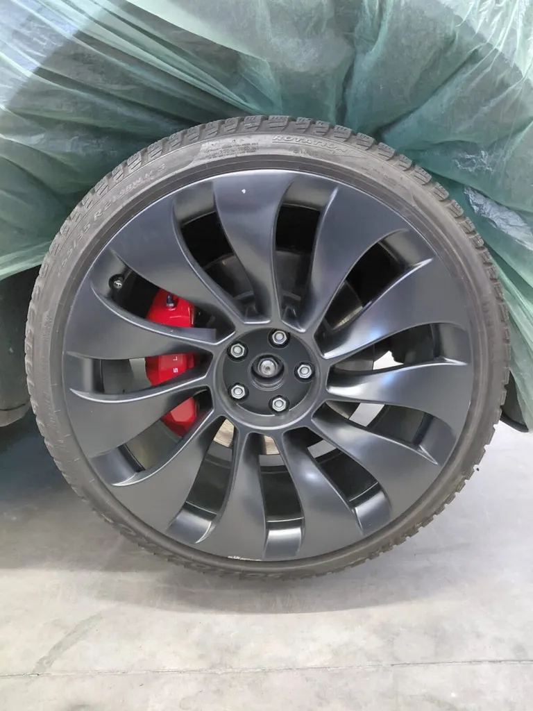 Changement de teinte pour une Tesla Model Y de Lyon