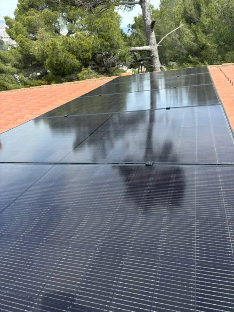 Installez des panneaux solaires photovoltaïques Dualsun à Marseille à partir de 5 990€
