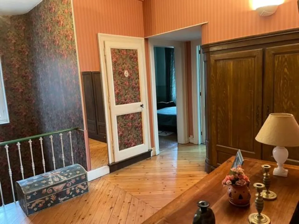 A vendre belle propriété anglo-normande de 260 m² habitables édifiée sur 778 m² de terrain