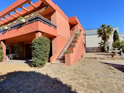 Estimation et mise en vente d’une villa avec piscine et potentiel commercial à La Seyne-sur-Mer dans le Var