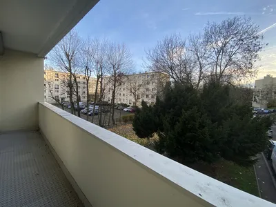 Location Le Pecq Centre Appartement 4 pièces de 65 m² spacieux avec cuisine indépendante et balcon