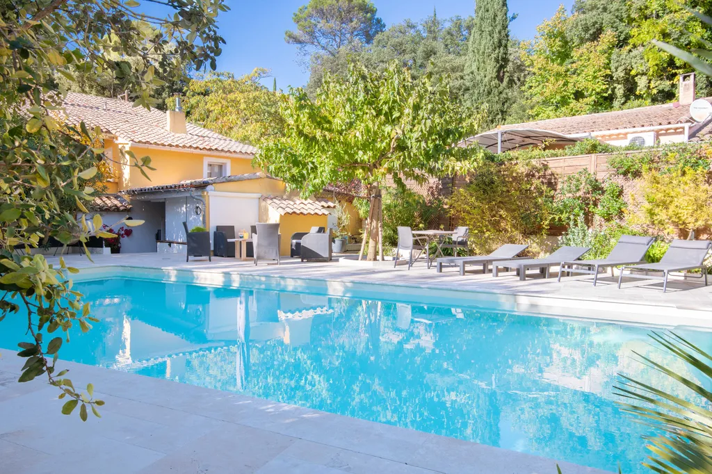 Maison de charme avec piscine au cœur du village de Taradeau – Var (83)