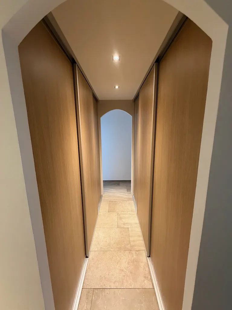 APRES le relooking des portes de placard 