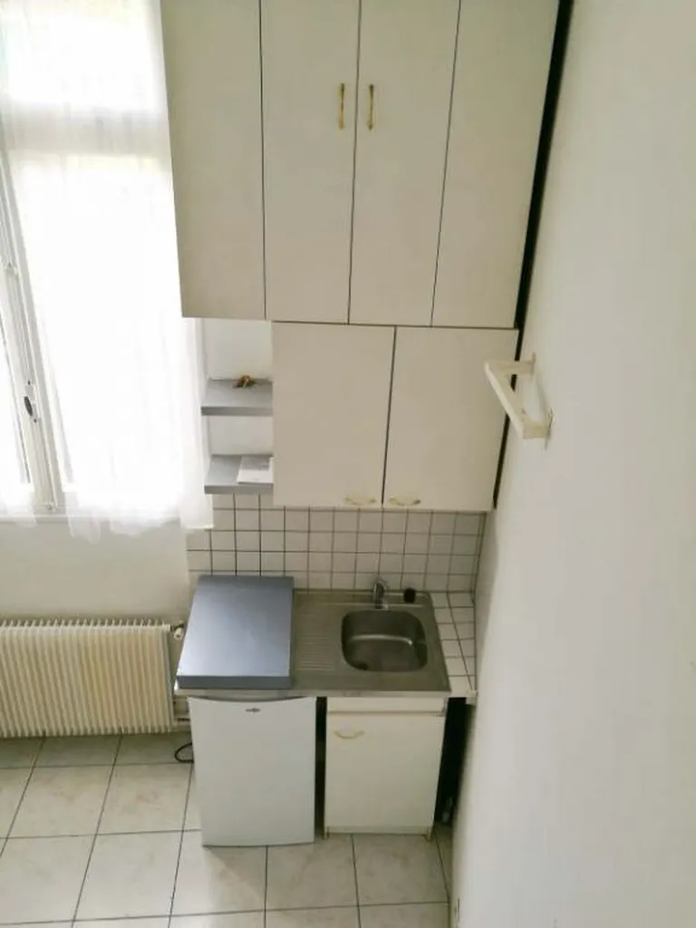 A louer STUDIO situé rue Saint-André à Rouen, 375€ charges comprises