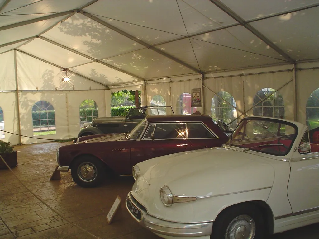 Exposition voiture anciennes du musée Malartre.