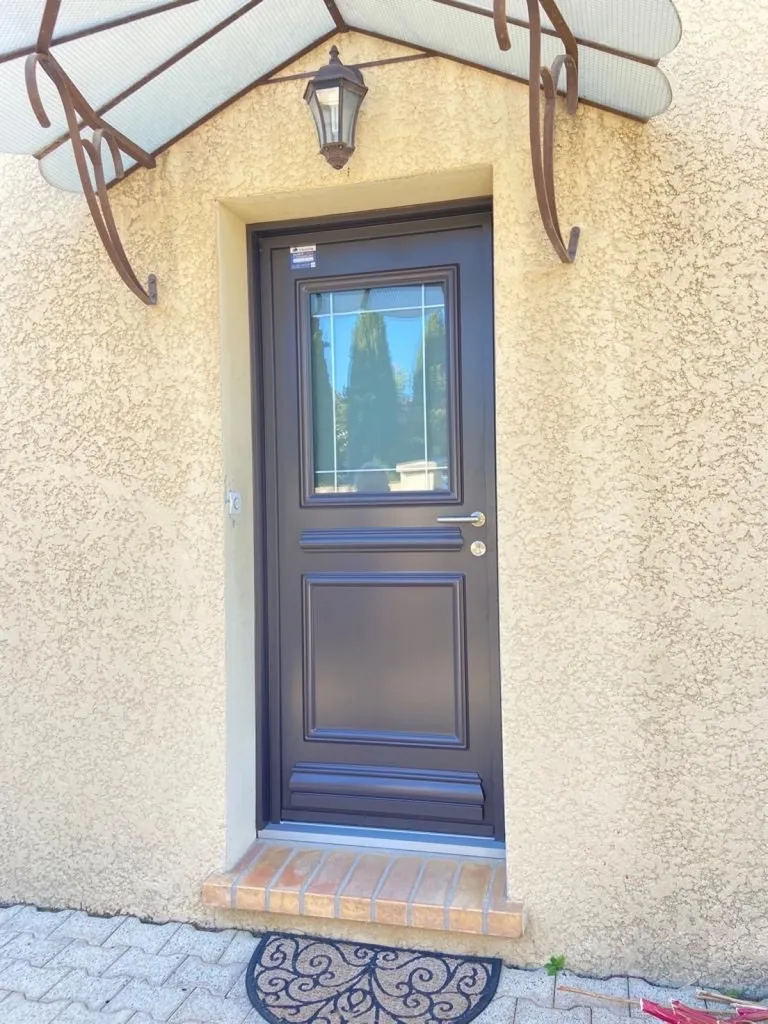 Porte d'entrée bicoloration près de Carry-le-Rouet