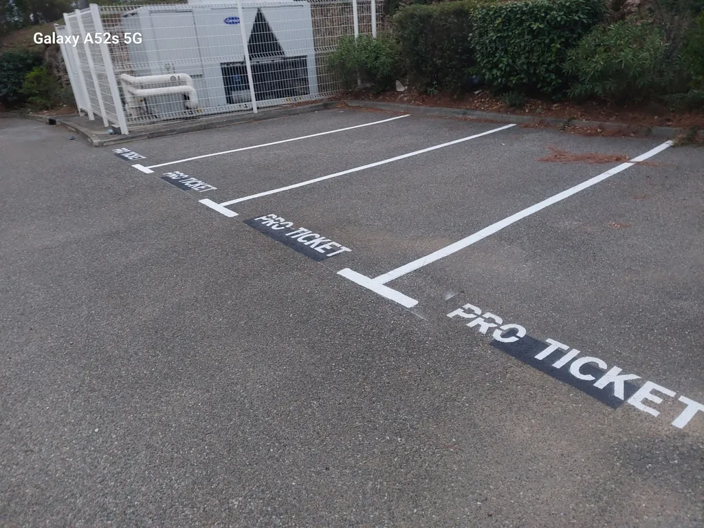 Marquage au sol de places de Parking dans les Bouches-du-Rhône 