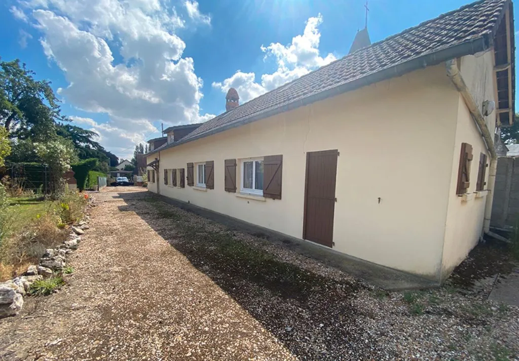 À vendre, maison ancienne et charmante de 86 m² sur un terrain de 1500 m² situé sur la commune de Fouqueville 27370