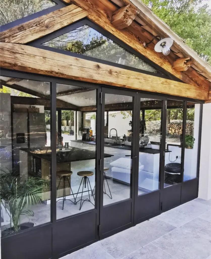 Menuiserie acier sur-mesure avec verre thermique à Aix en provence
