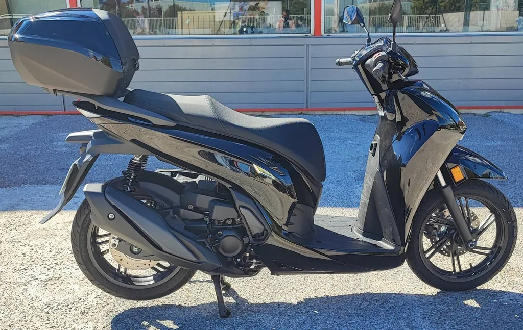 HONDA SH 350 DU 03/2025 AVEC 700 KM