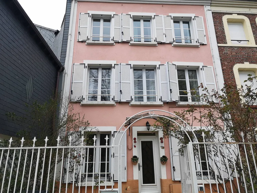 A Lisieux 1410, maison de ville avec cour