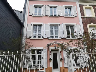 A Lisieux 1410, maison de ville avec cour