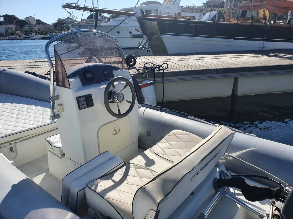bateau a moteur et remorque a bandol