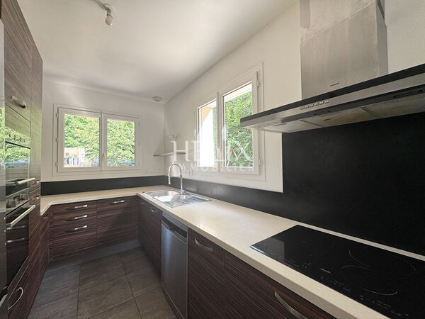 Grande maison à louer à Fourqueux 9 pièces 219 m2, proche lycée international