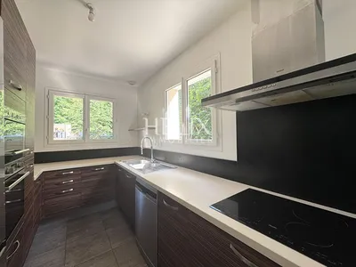 Grande maison à louer à Fourqueux 9 pièces 219 m2, proche lycée international