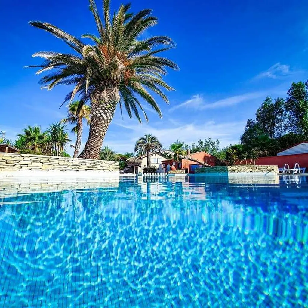 Camping familial avec piscine et toboggan à Vias proche  de Portiragnes