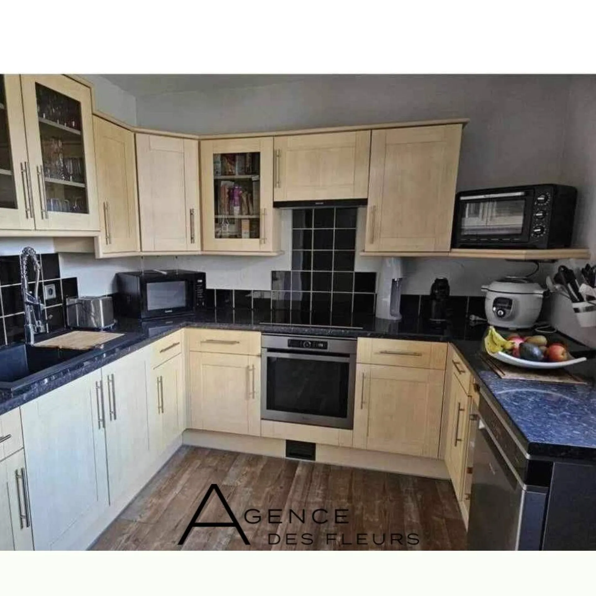 A saisir maison de 128 m² édifiée sur 500 m² de terrain sur la commune de ELBEUF 76500