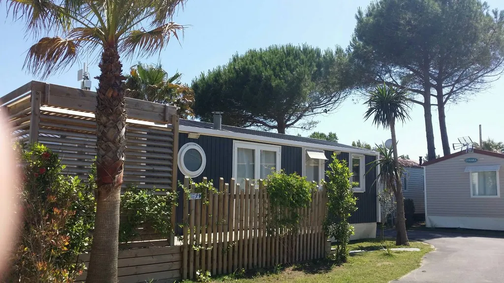 location de mobil home 3 chambres climatisé bord de mer en camping 4 étoiles