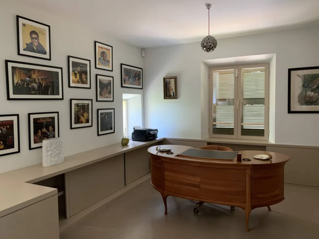 SOL DU BUREAU EN BETON CIRE TERRE DU MONDE