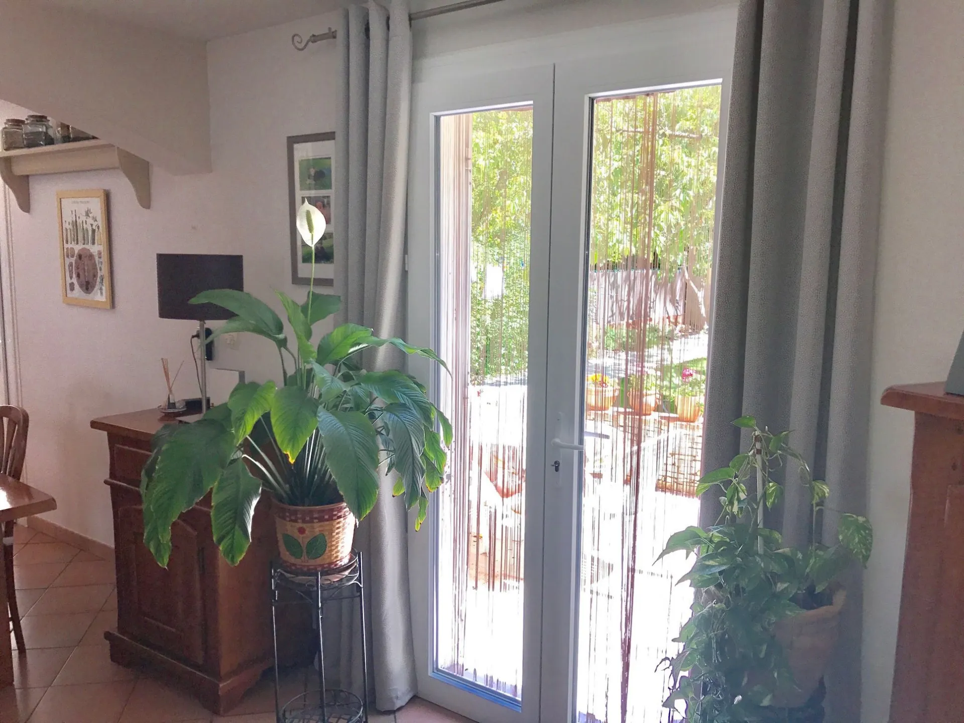 Remplacement Portes-fenêtres en PVC blanc à 2 vantaux avec serrure à clé sur CABRIES