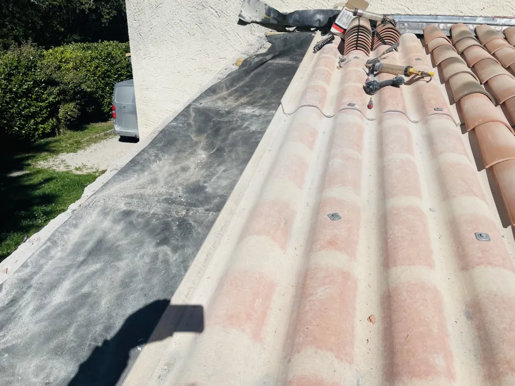 Intervention de rénovation de toiture sur Mimet près d’Aix en Provence 