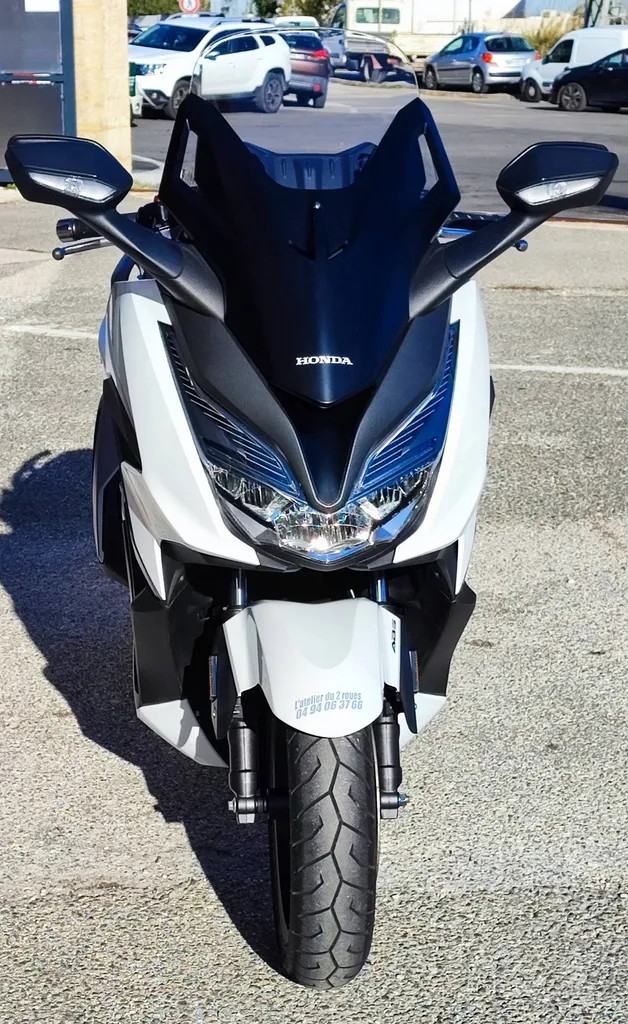 HONDA FORZA 350 DU 09/2022 AVEC 5810 KM.