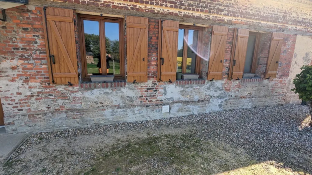 Ravalement de Façade à la Chaux sur Maison Individuelle près du Havre : Optez pour DRM Rénovation, Entreprise RGE