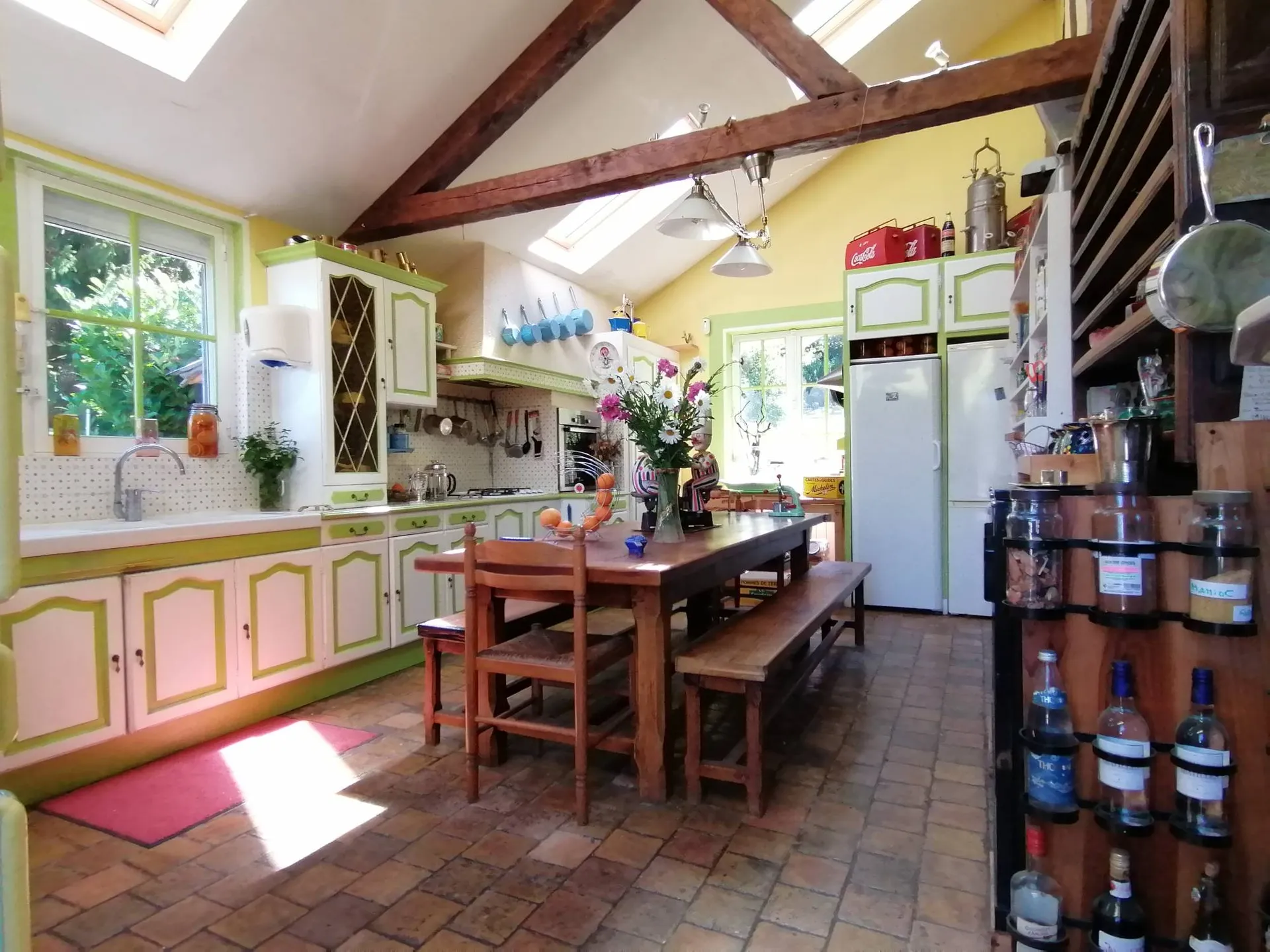 8 minutes à pied du Vieux Bassin de Honfleur. environnement exceptionnel. Propriété Normande