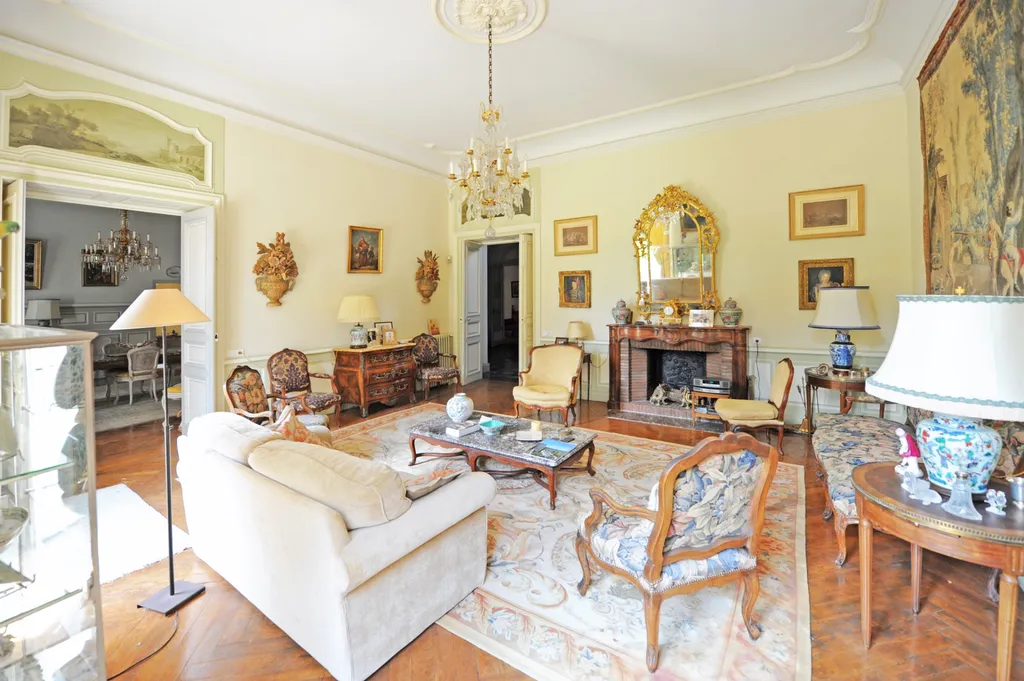 AVIGNON INTRA MUROS, rare demeure bourgeoise XIXème à la vente    