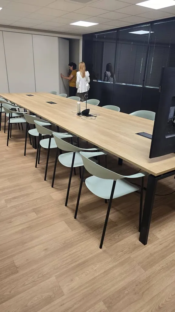 Table de réunion ASTRO 16 personnes Buronomic à Châteauneuf-de Gadagne