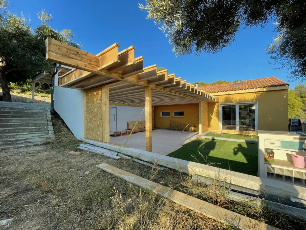 Agrandissement par extension d'une maison ossature bois à Six fours dans le var