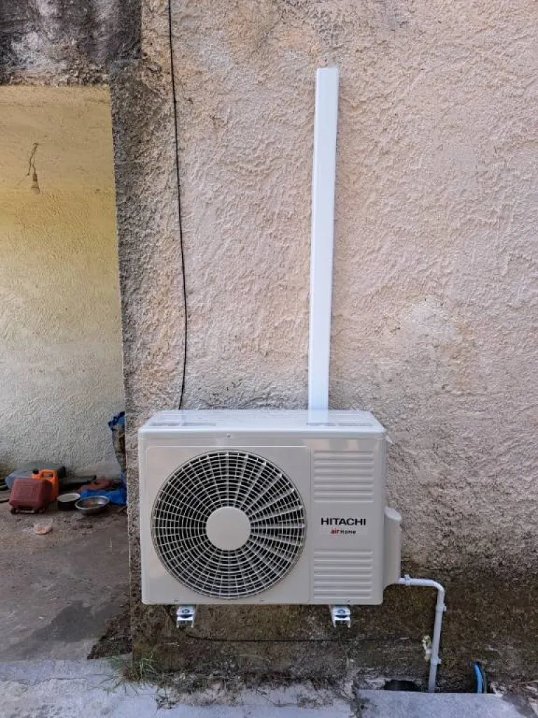 Installation d'une pompe à chaleur air-air Hitachi monosplit à Besse sur Issole 