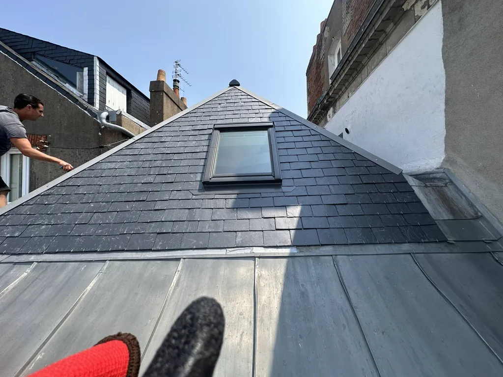 Installation par nos soins de Velux 114X118 tout confort solaire