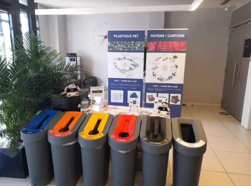 Tri et recyclage des déchets de bureau :  (Bouteilles, canettes, cartons, Papiers, Biodéchets, Verre) sur bordeaux