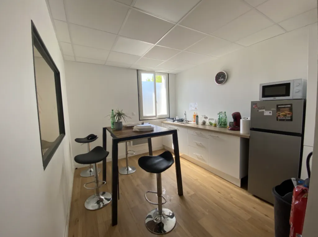 LE HAVRE - À louer Local d’activité de 100 m² avec atelier et bureaux – Proximité zone portuaire du Havre